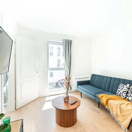 Hugo Apartment