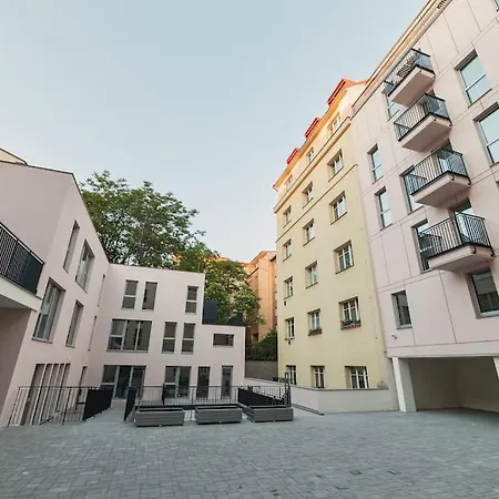Hugo Apartment *